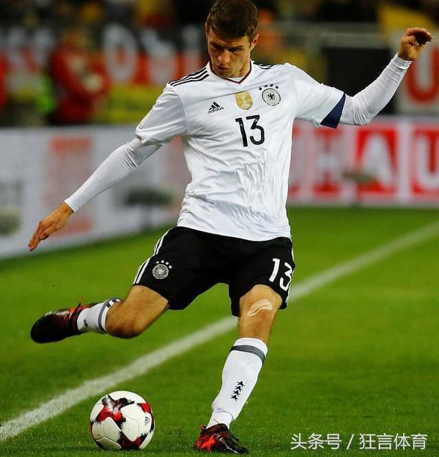 里昂爆冷瑞士，莱万三分雨点燃全场的简单介绍