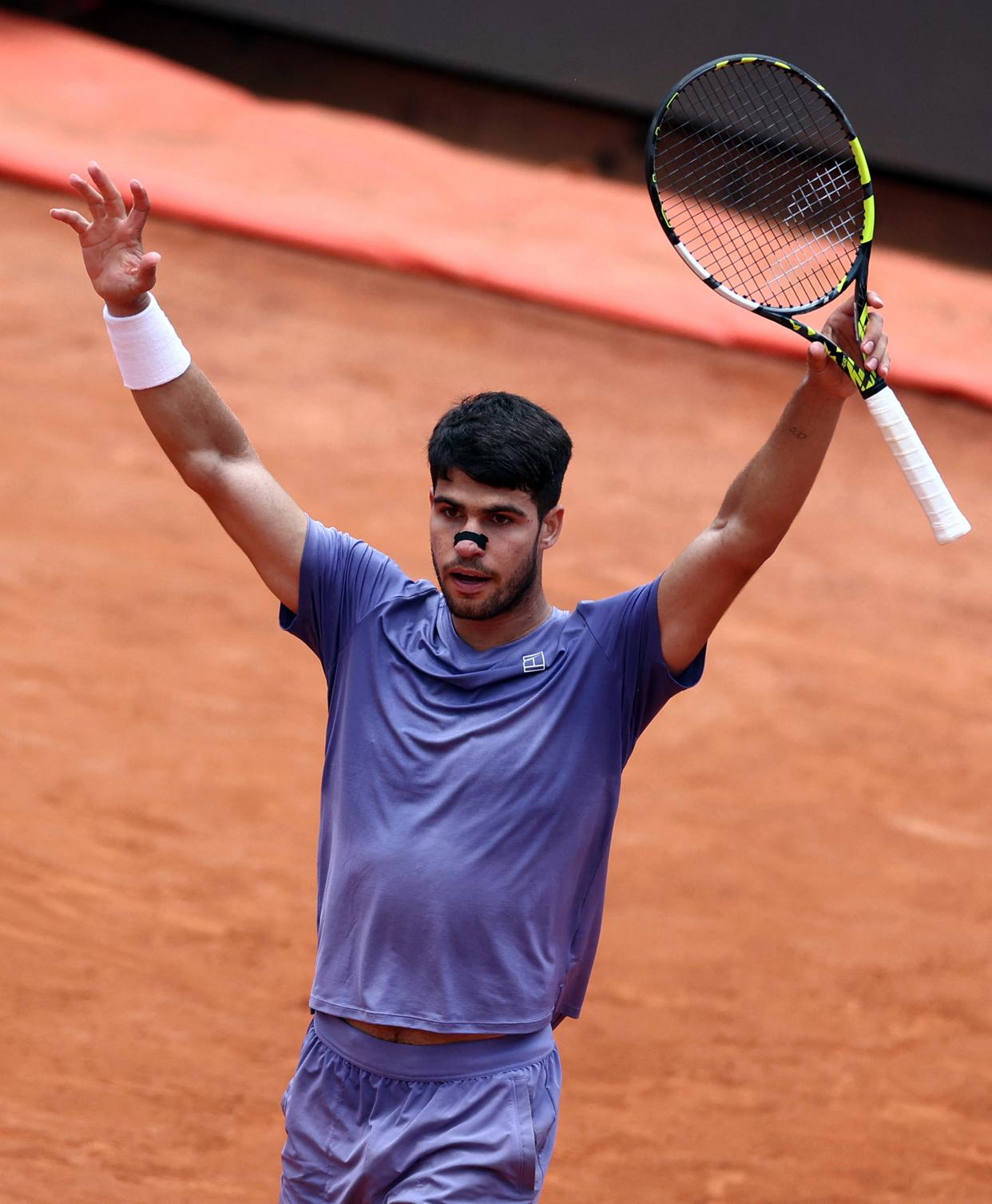 关于西班牙网球队绝杀日本网球队，阿尔卡拉斯惊艳世界的信息