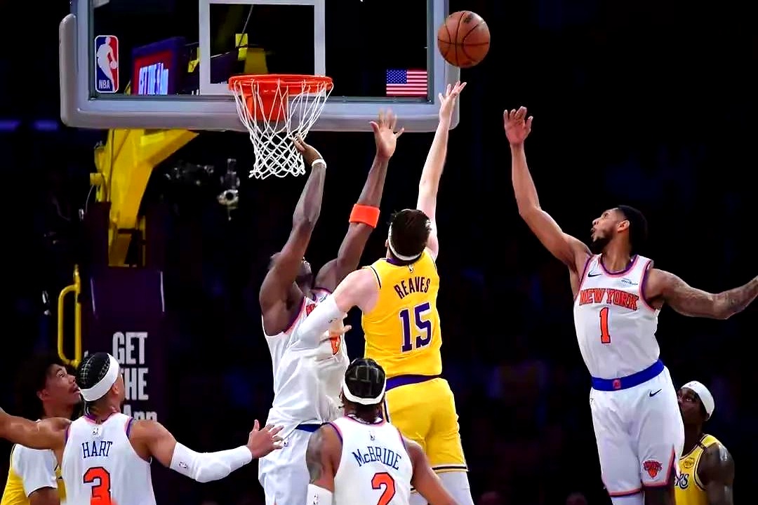 关于尼克斯爆冷雄鹿,艾顿三分雨点燃全场的信息 关于尼克斯爆冷雄鹿,艾顿三分雨点燃全场的信息