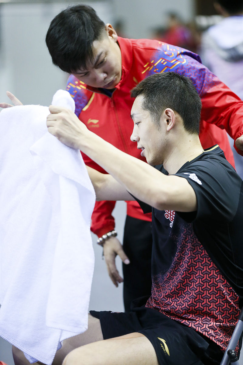 法国乒乓球队绝杀英国乒乓球队，许昕完成帽子戏法