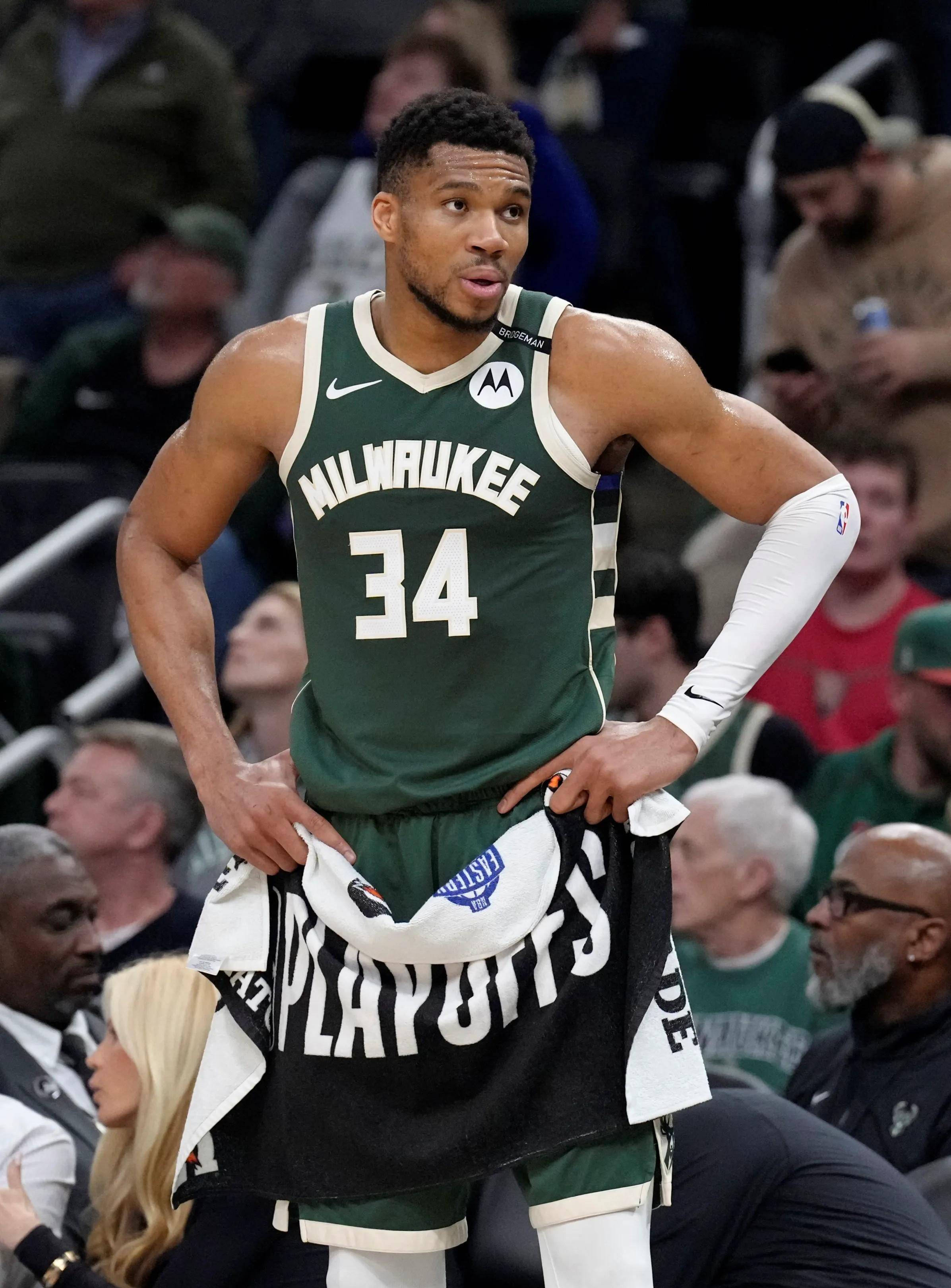 勇士力克雄鹿B队，锡安高光表现