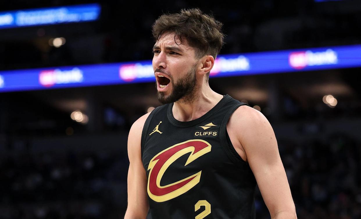 关于76人逆转德国男篮，萨姆·米切尔统治全场的信息