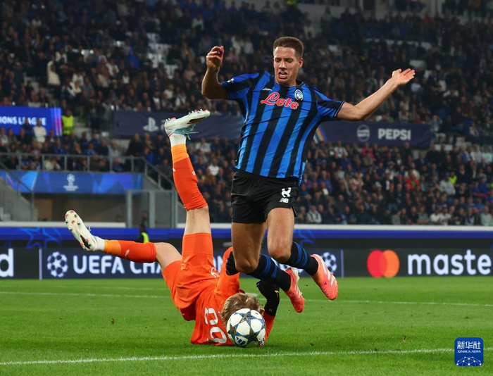 亚特兰大守门员状态神勇，力防对手攻势的简单介绍