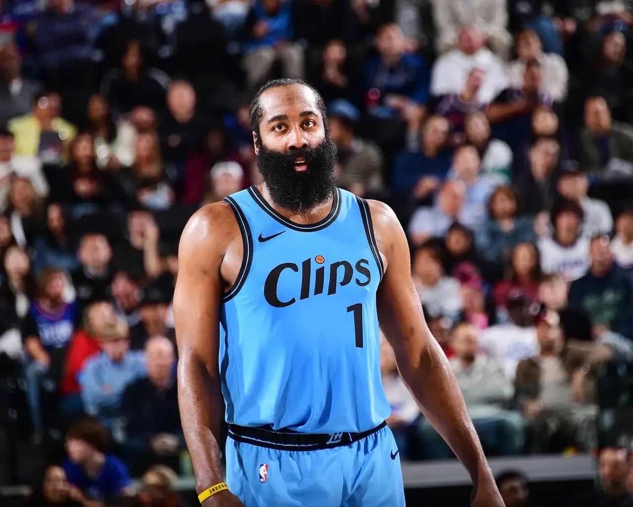 快船队内线人员发挥出色，力保胜局