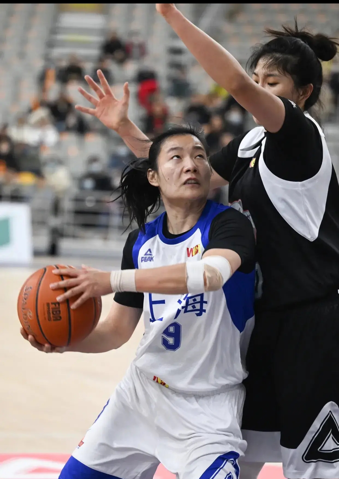 关于职业篮球联赛即将举行一场紧张刺激的比赛的信息