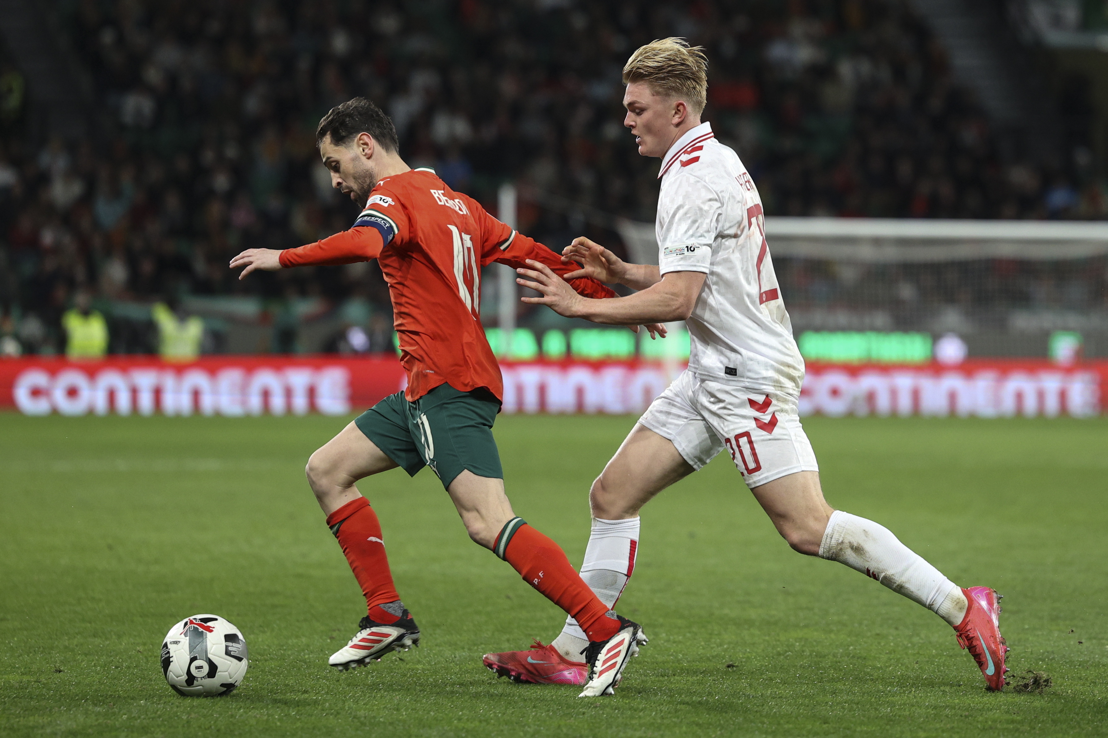 包含欧国联比赛：白俄罗斯大胜拉脱维亚，晋级八强的词条