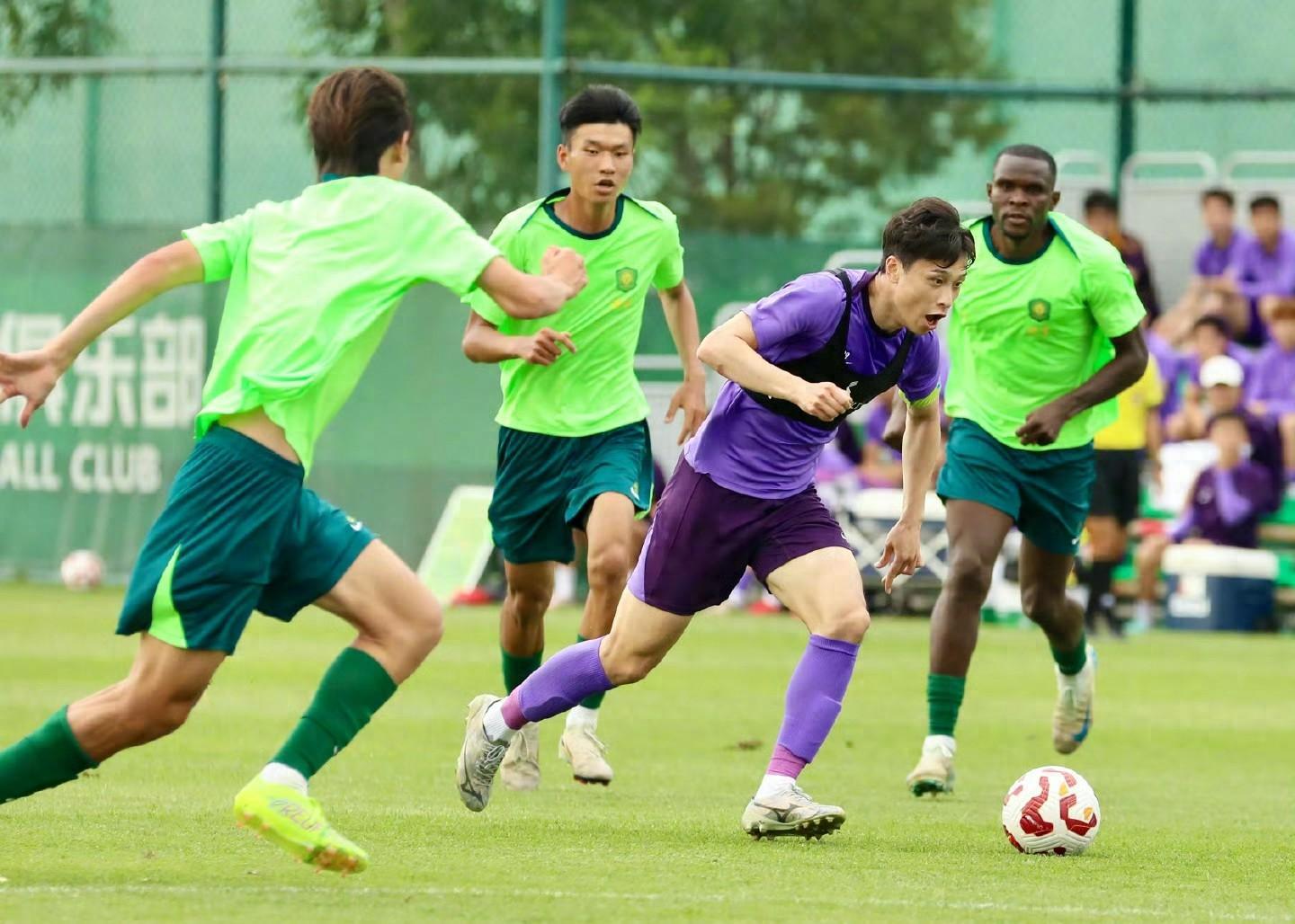 包含拼尽全力！两队拼搏争先，比赛成为全方位考验！的词条