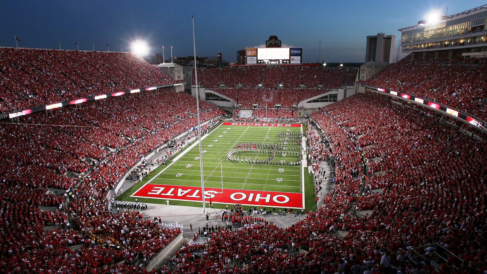 赛道之外的全能战士,阿坎吉的F1揭幕战之夜